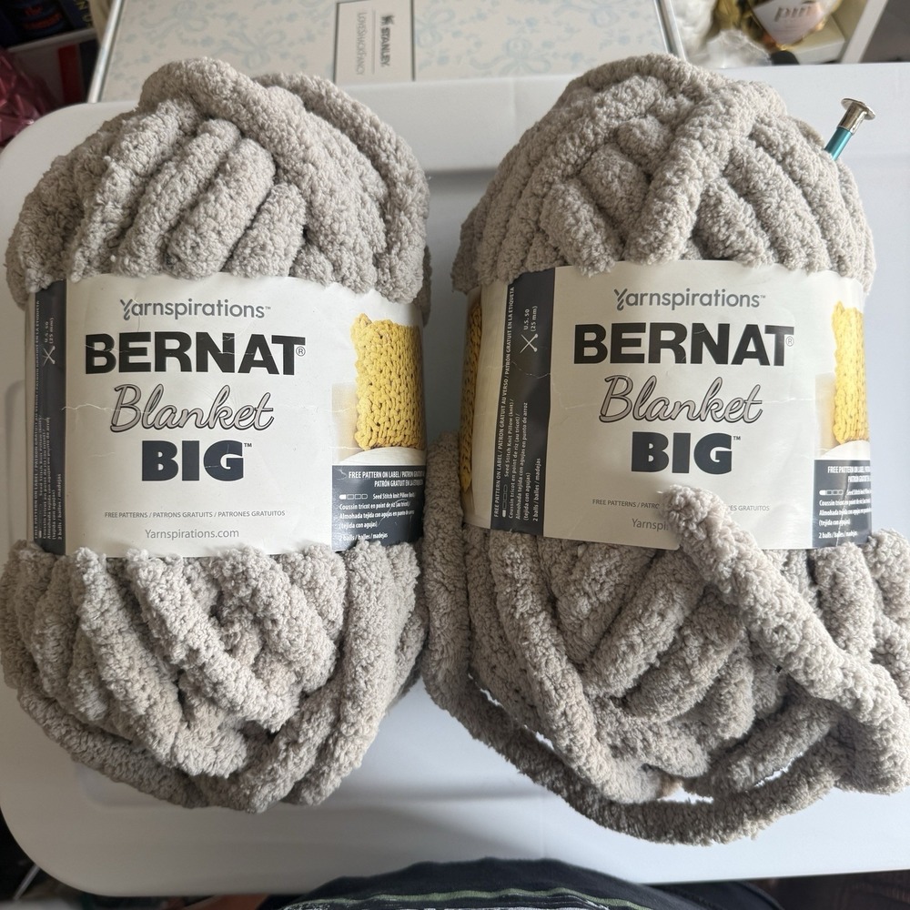 NEW Yarnspirations Bernat Blanket Big Yarn Chunky Knit Pale Gray-2 Skeins